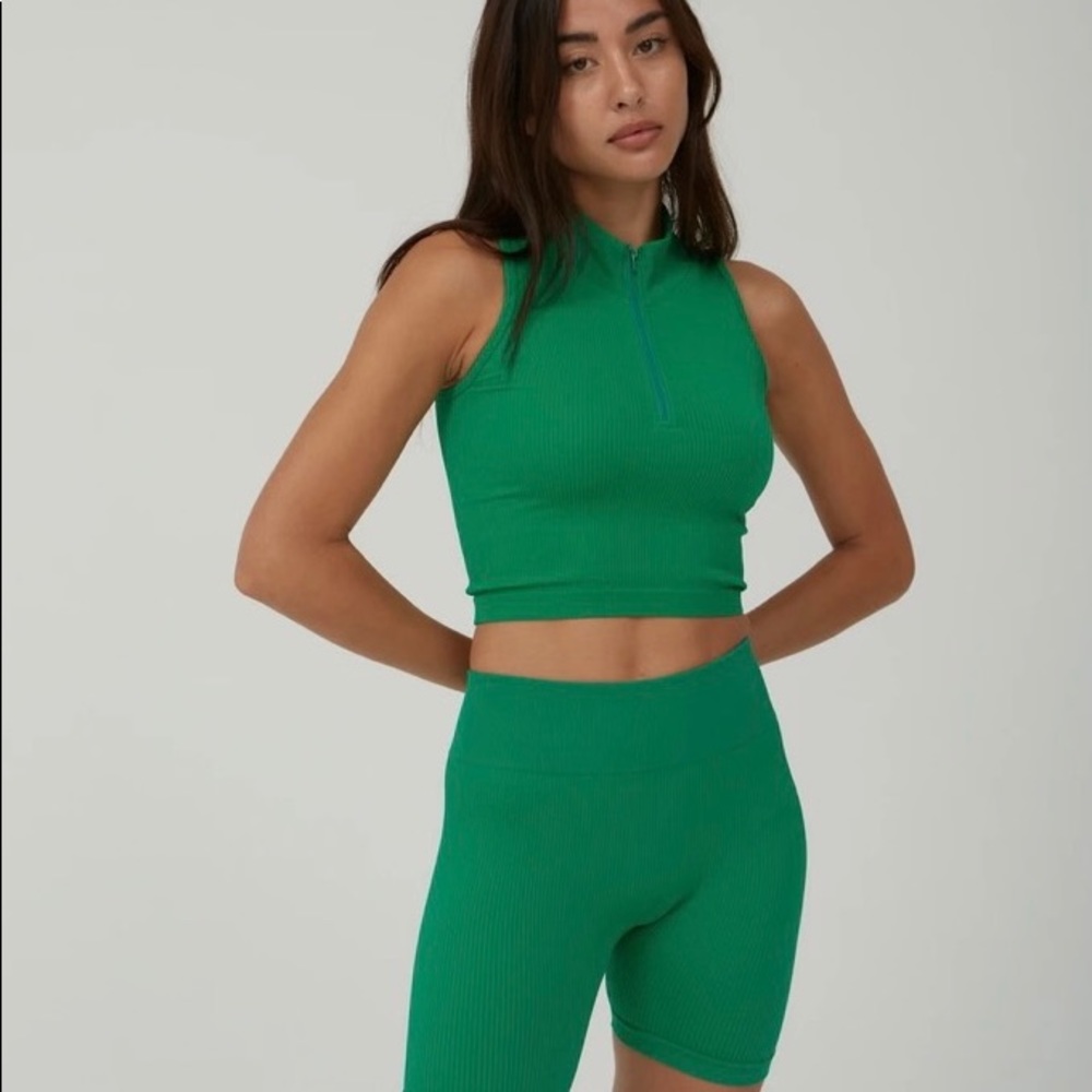 ADANOLA X ENDLESSLY LOVE CLUB RIB HALF ZIP CROPPED VEST - BOTTLE GREEN